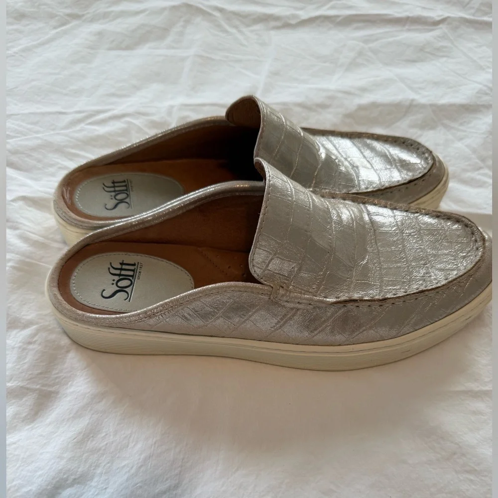 Sofft Women’s Metallic Loafers, Size 9, Great Condition!